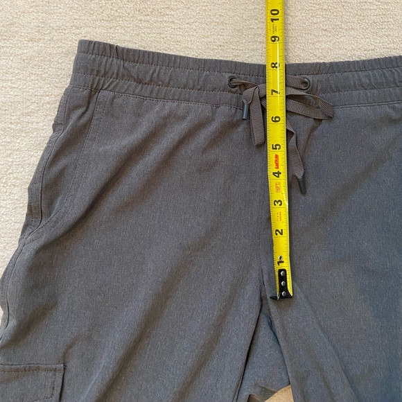 Eddie Bauer extra small grey capris pants cargo style with 4 pockets - Picture 3 of 4